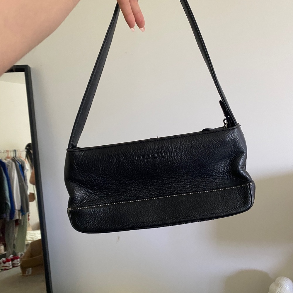 black shoulder bag